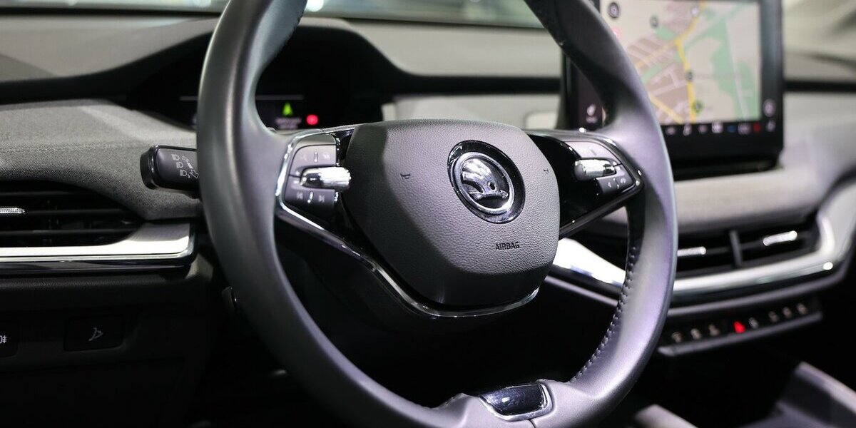 Skoda Enyaq IV 80 LOFT SPORT WHITE / WÄRMEPUMPE, AHK 132.000 km 26.444 &euro; Hamm 59077