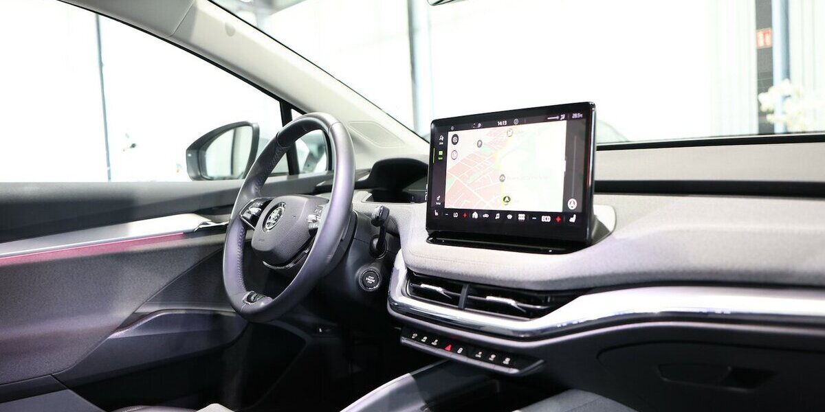Skoda Enyaq IV 80 LOFT SPORT WHITE / WÄRMEPUMPE, AHK 132.000 km 26.444 &euro; Hamm 59077
