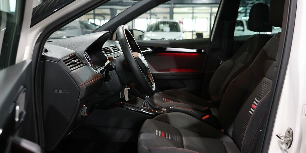 Seat Arona 1.5 TSI XCELLENCE FR-SPORT / WHITE & BLACK 90.000 km 14.881 &euro; Hamm 59077