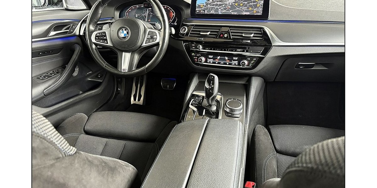 BMW 520xd M Sport ACC Laser Pano Live SoftCl. B/W 159.000 km 27.499 &euro; Stade 21682