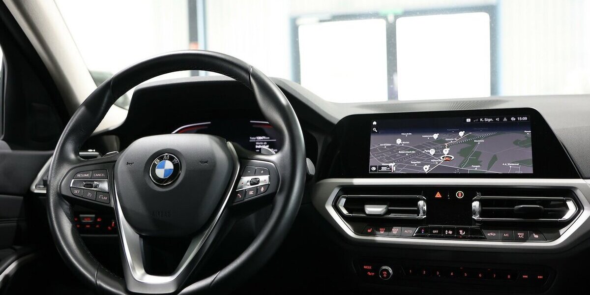BMW 320d Touring SPORT / LIVE-COCKPIT-PRO / LEDER 138.000 km 21.444 &euro; Hamm 59077
