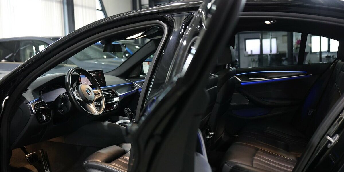 BMW 530d xDrive M-SPORT / SCHIEBEDACH,LASER,H/K,HUD 154.000 km 35.555 &euro; Hamm 59077