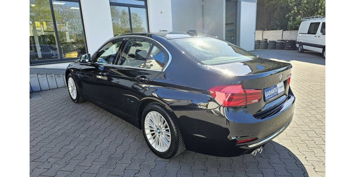 BMW 320d Luxury Line LEDER NAVI LED RFK AUS 1.HAND 53.750 km 22.790 &euro; Löhne 32584