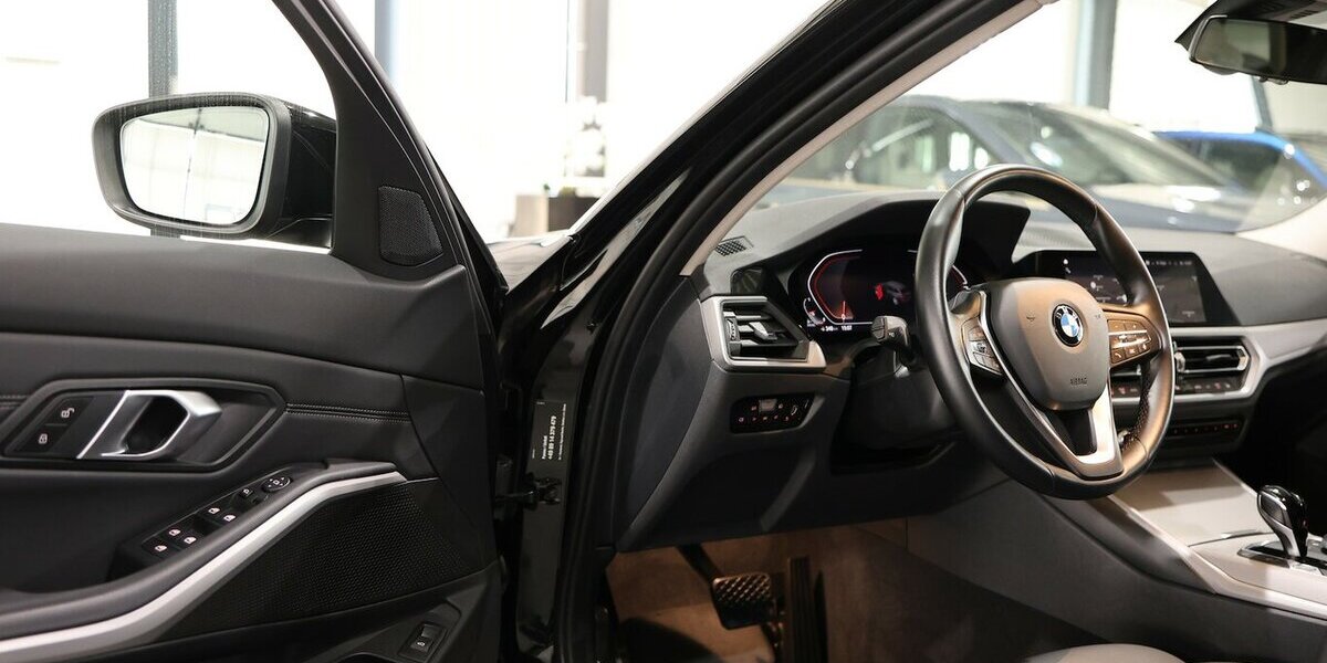 BMW 320d Touring SPORT / LIVE-COCKPIT-PRO / LEDER 138.000 km 21.444 &euro; Hamm 59077