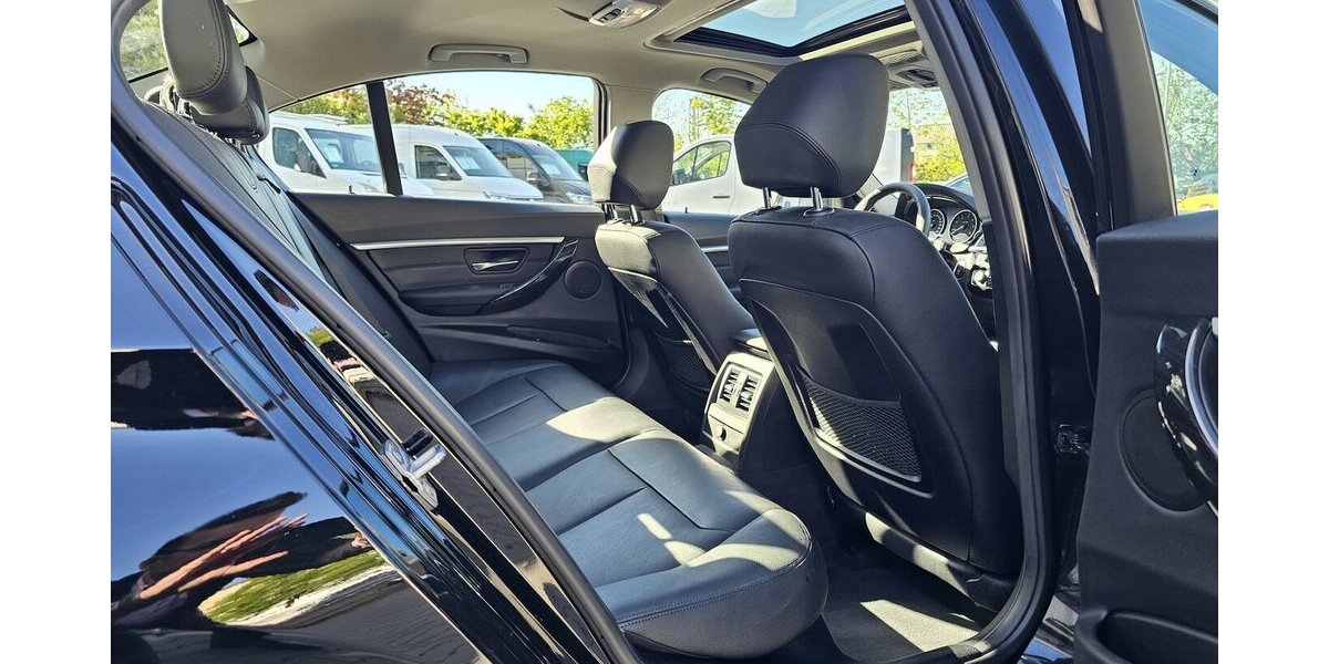 BMW 320d Luxury Line LEDER NAVI LED RFK AUS 1.HAND 53.750 km 22.790 &euro; Löhne 32584