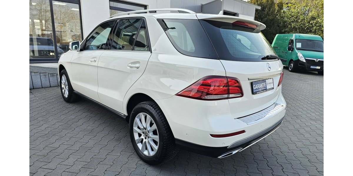 Mercedes-Benz GLE 350 d 4Matic LEDER NAVI AHK LED AUS 2.HAND 139.991 km 31.490 &euro; Löhne 32584