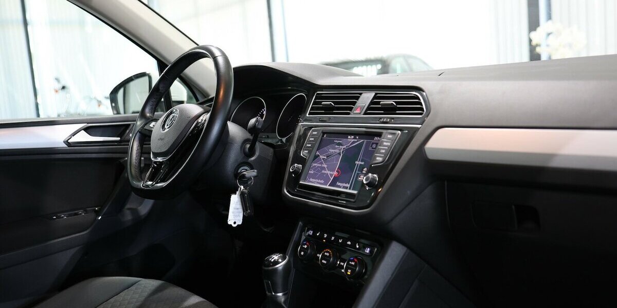VW Tiguan 1.4 TSI Comfortline BMT WHITE / NAVI-DM 102.000 km 13.991 &euro; Hamm 59077