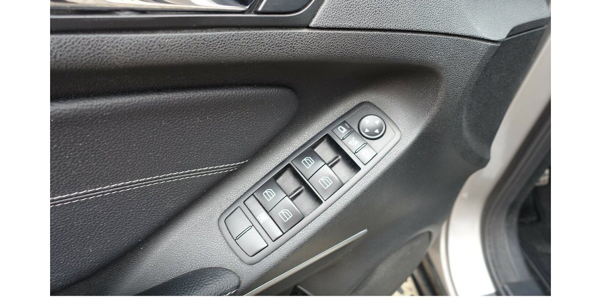 Mercedes-Benz ML 320 CDI Bi-Xenon Sportp. AHK 8x Alu eGHSD Memor 303.200 km 7.950 &euro; Neumarkt/OPf 92318