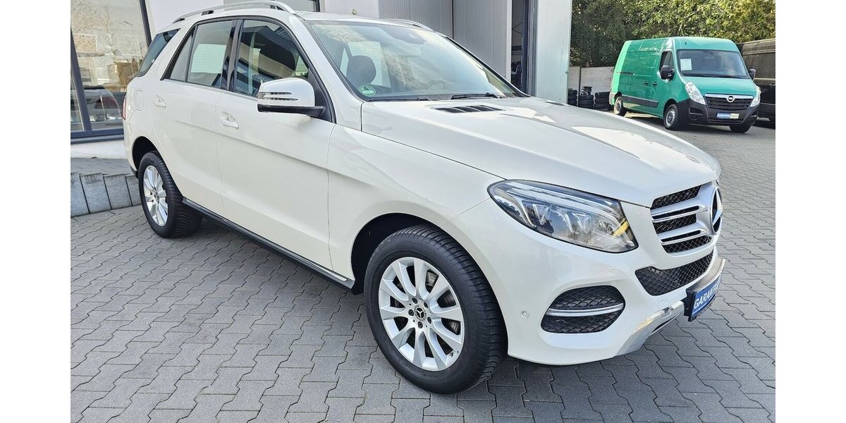 Mercedes-Benz GLE 350 d 4Matic LEDER NAVI AHK LED AUS 2.HAND 139.991 km 31.490 &euro; Löhne 32584
